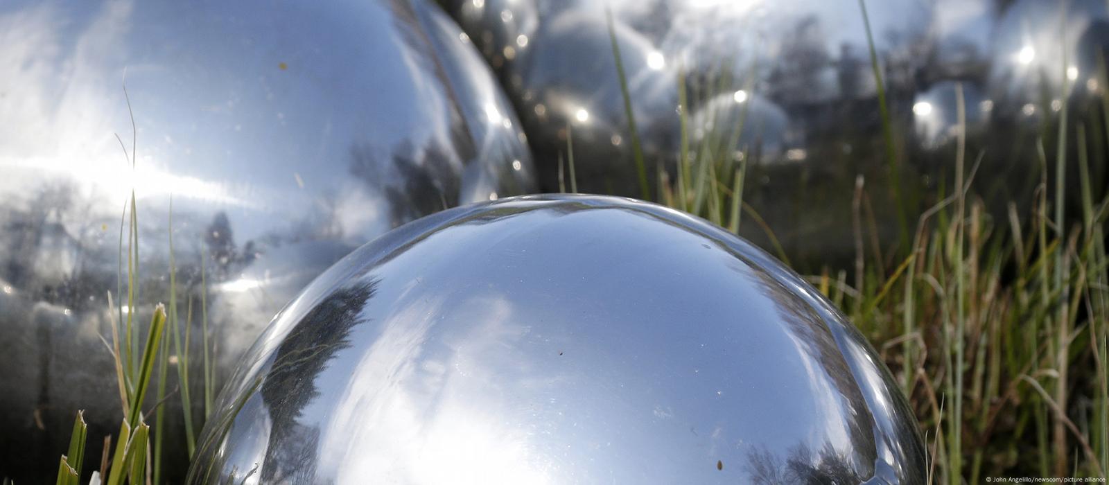 Misteriosas Esferas del Cielo: ¿Qué son las bolas metálicas que aparecen en todo el mundo?